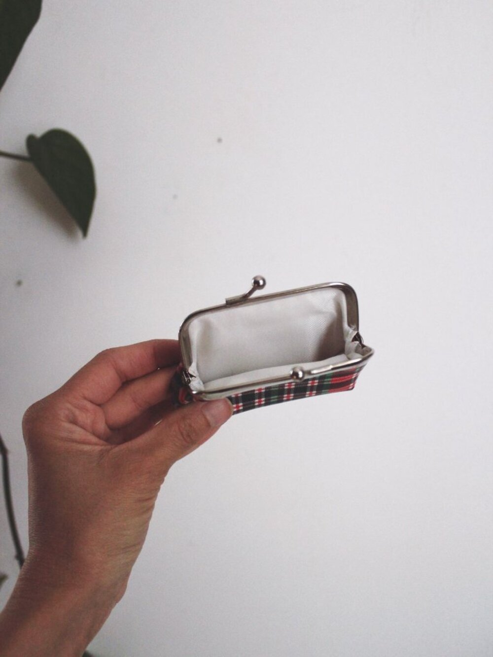 Vintage Red Green Tartan Plaid Coin Purse With Metal Kiss Lock Clasp Closure - Picture 2 of 4